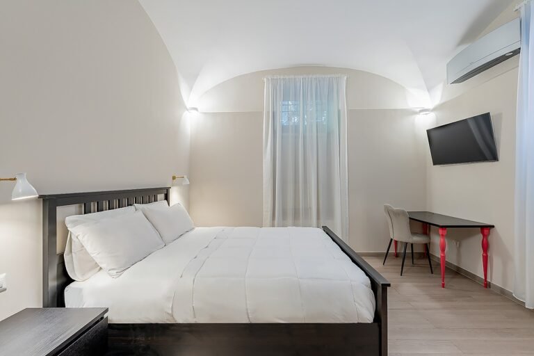 Double bed- Best House Rome