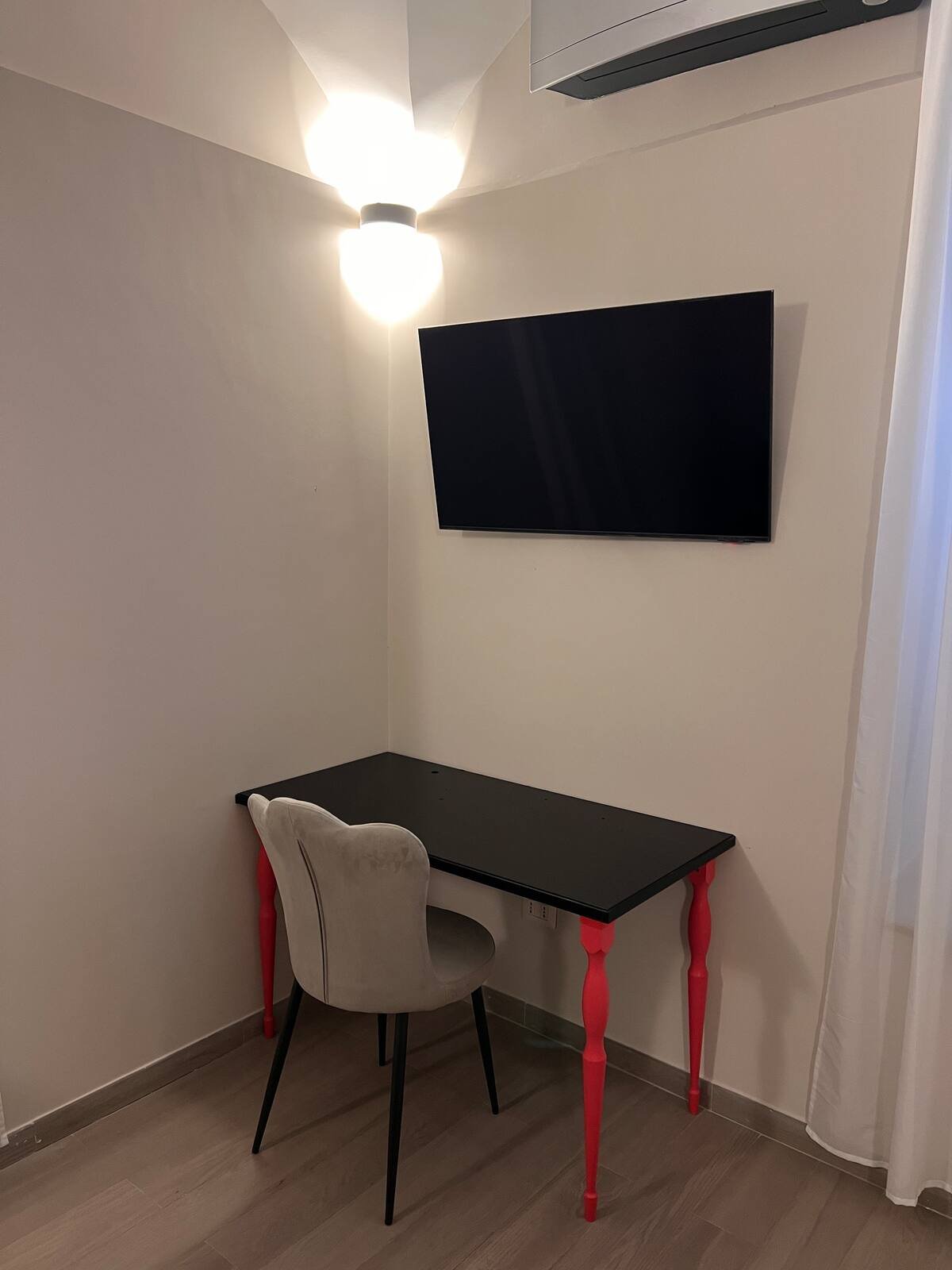 Office area – Best House Rome