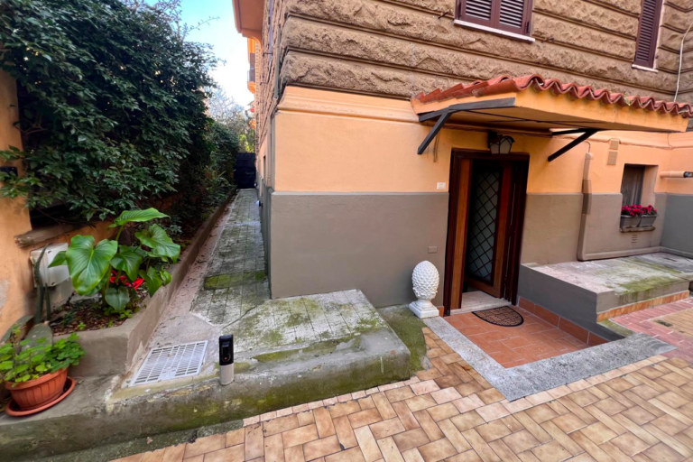 Secure Parking - Best House Rome